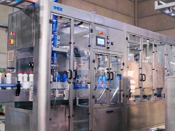 Venda de máquina para rotulagem sleeve movimenta decisões estratégicas na indústria