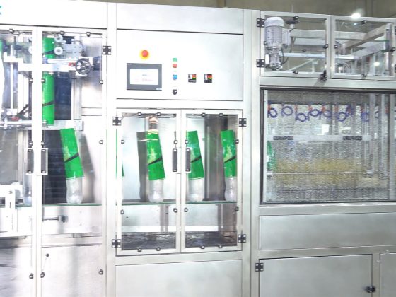 Rotuladora para sleeves: tecnologia que eleva a performance da rotulagem industrial