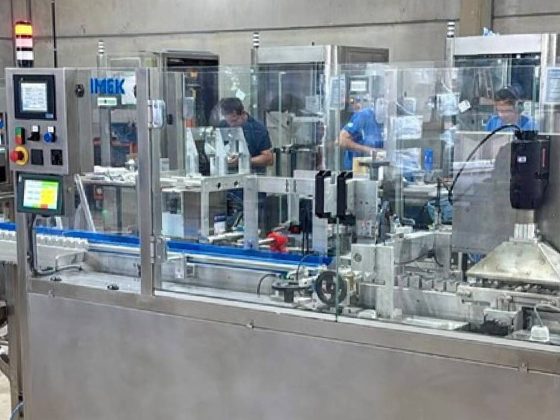 Máquina de rotulagem sleeve: eficiência real para quem precisa escalar produção