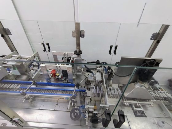 Máquina para rótulo sleeve: eficiência, padronização e impacto visual na embalagem