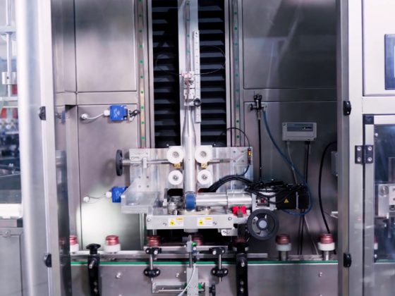 Máquina de sleeve: tecnologia que redefine a apresentação dos produtos