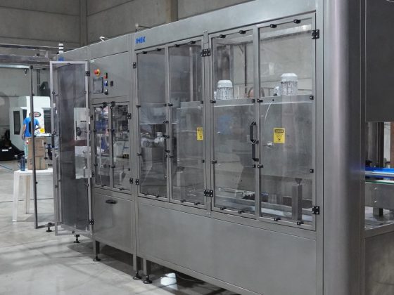 Venda de máquina para rotulagem sleeve: o investimento certo para sua linha de produção