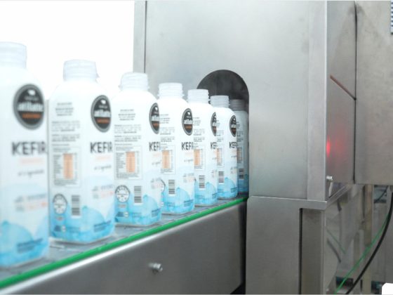 Rotuladora termoencolhível: como essa tecnologia muda a apresentação do seu produto